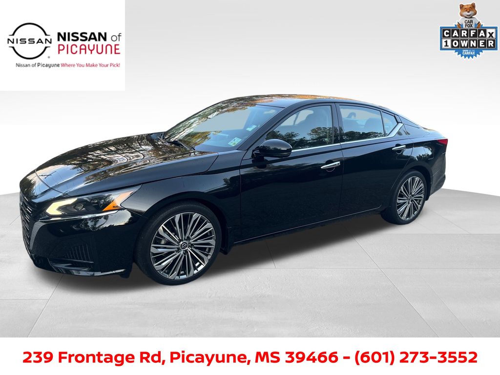 2023 Nissan Altima SL's photo