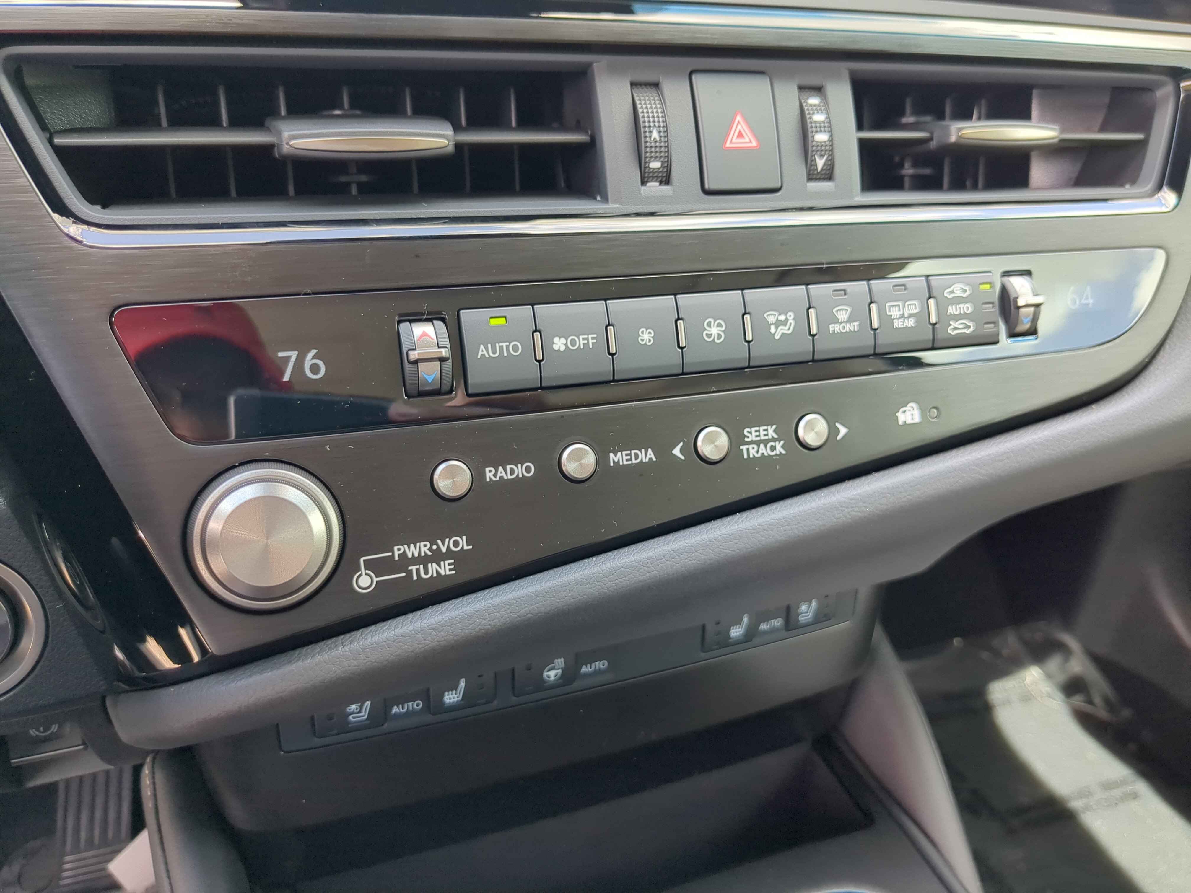 2025 Lexus ES 300h photo 21