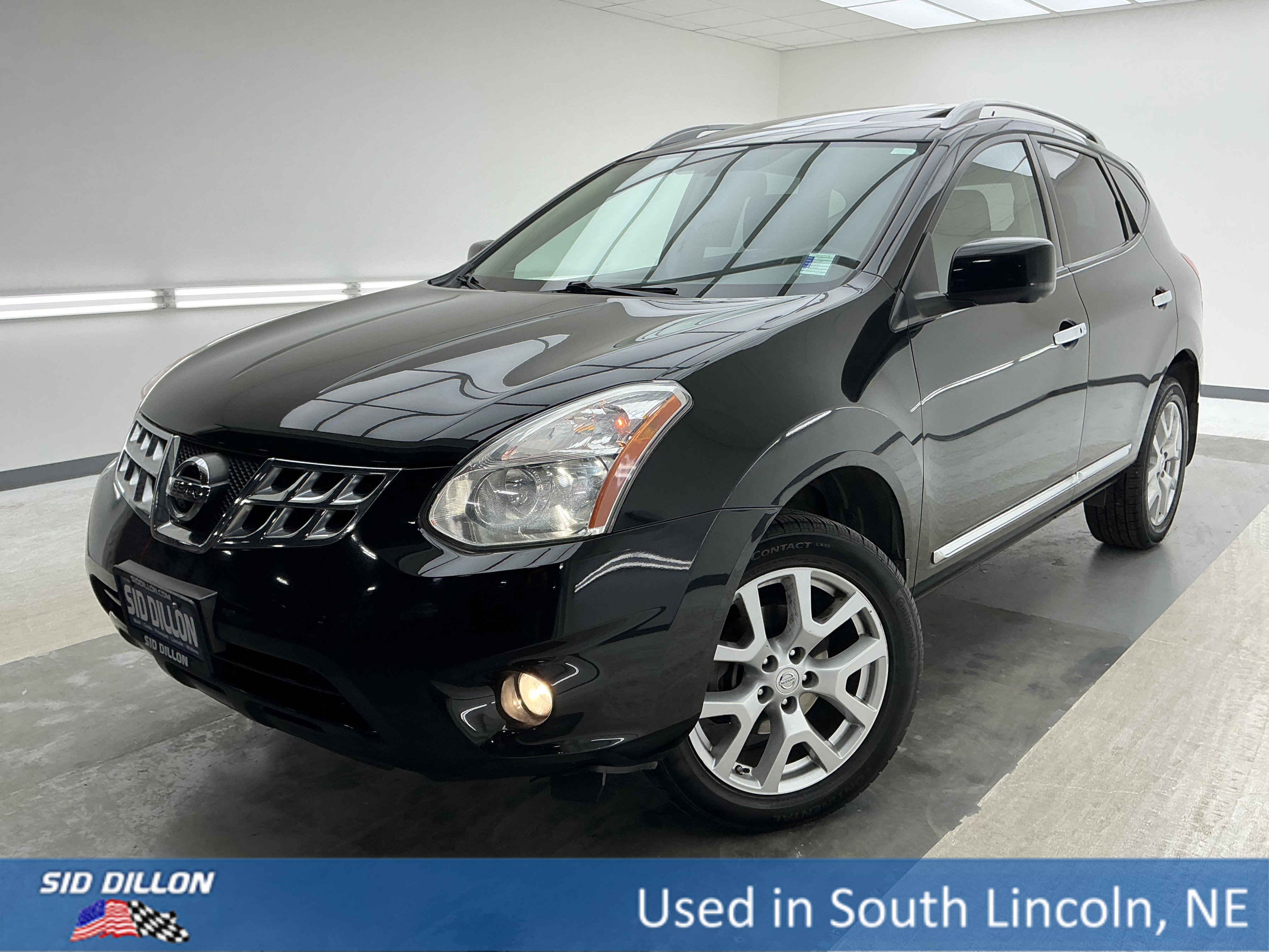 2013 Nissan Rogue SV's photo