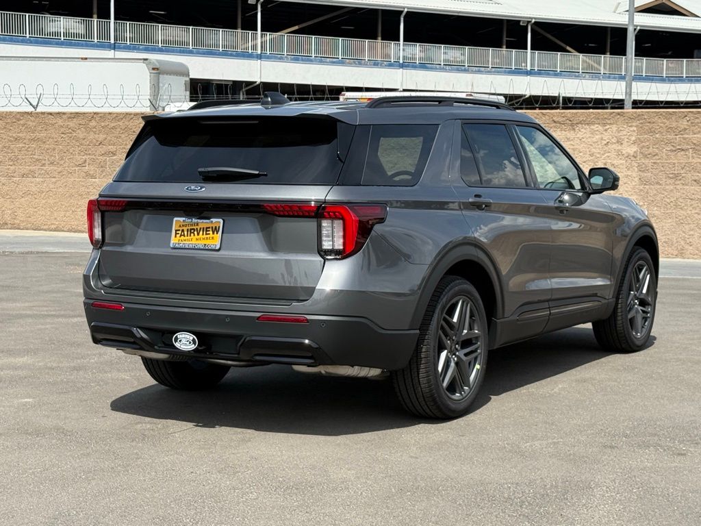 2025 Ford Explorer ST-Line photo 3