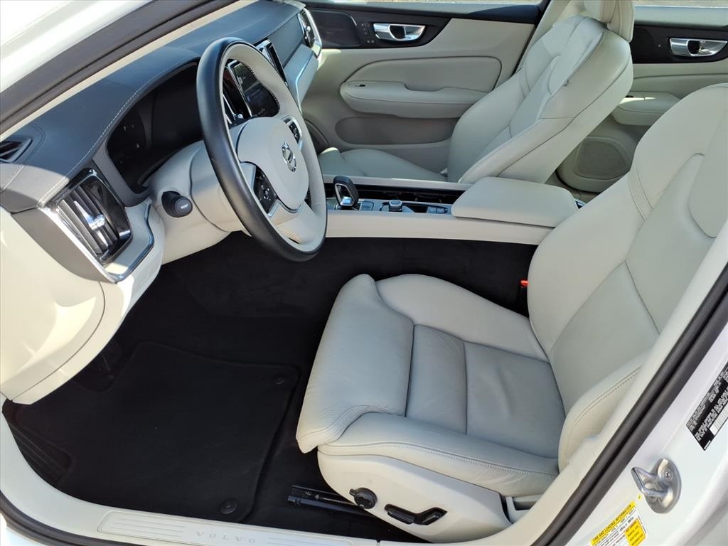 2023 Volvo S60 Ultimate photo 4