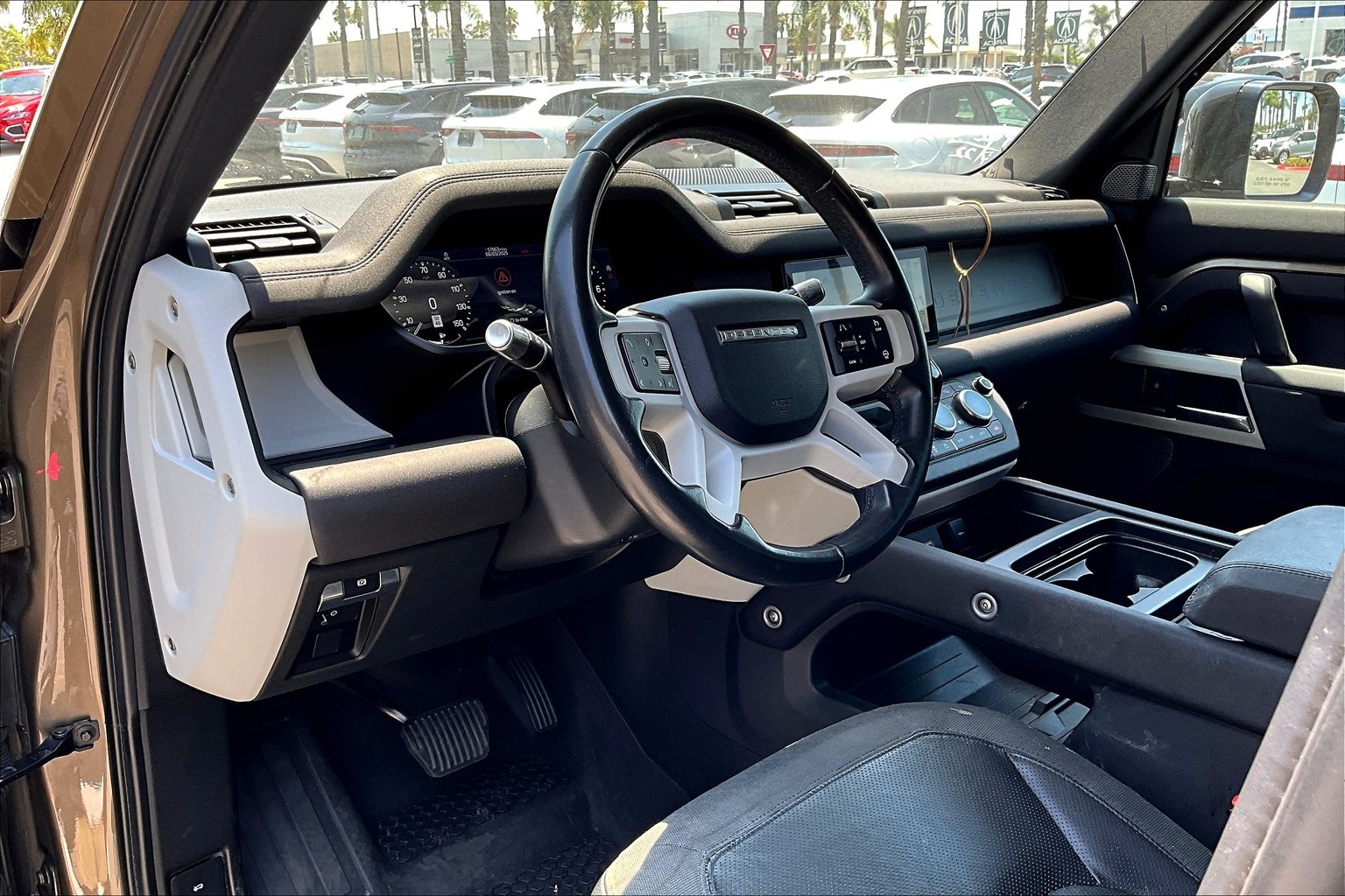 2020 Land Rover Defender 110 SE photo 3