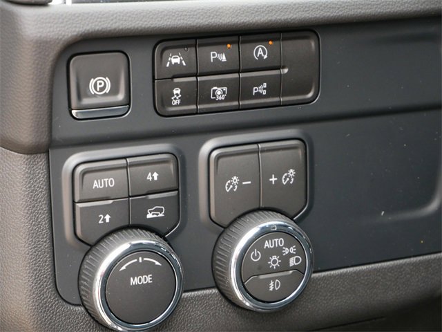 2025 Chevrolet Suburban Premier photo 18