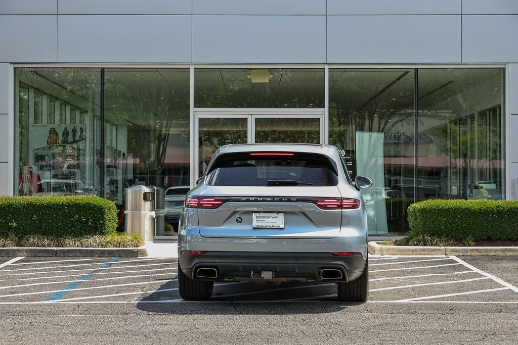 2022 Porsche Cayenne Base photo 6