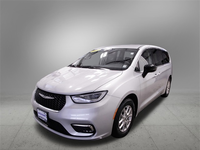 2024 Chrysler Pacifica Touring L's photo