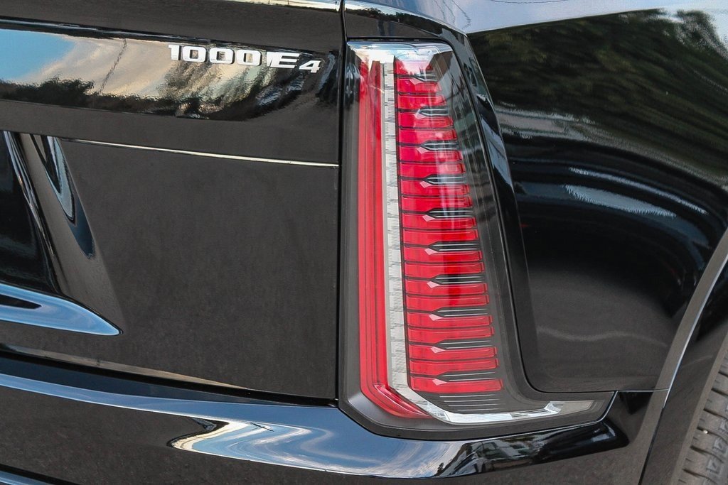 2025 Cadillac Escalade IQ Sport photo 3