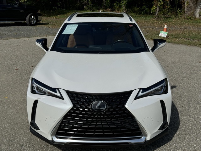 2020 Lexus UX 200 Premium photo 2