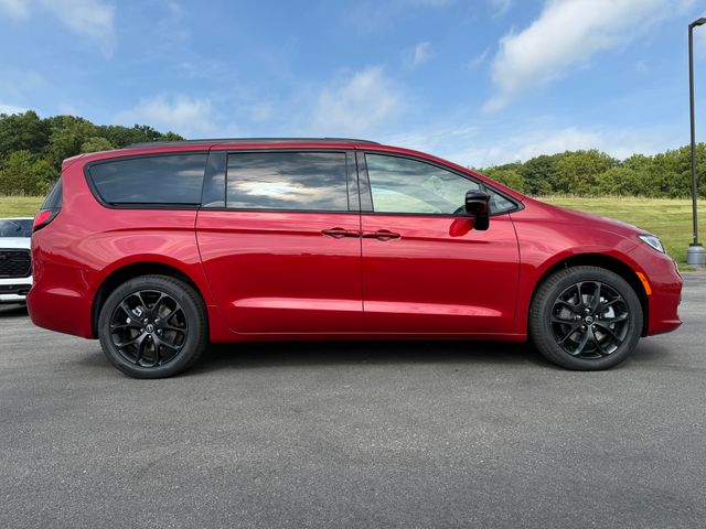 2026 Chrysler Pacifica Limited photo 11