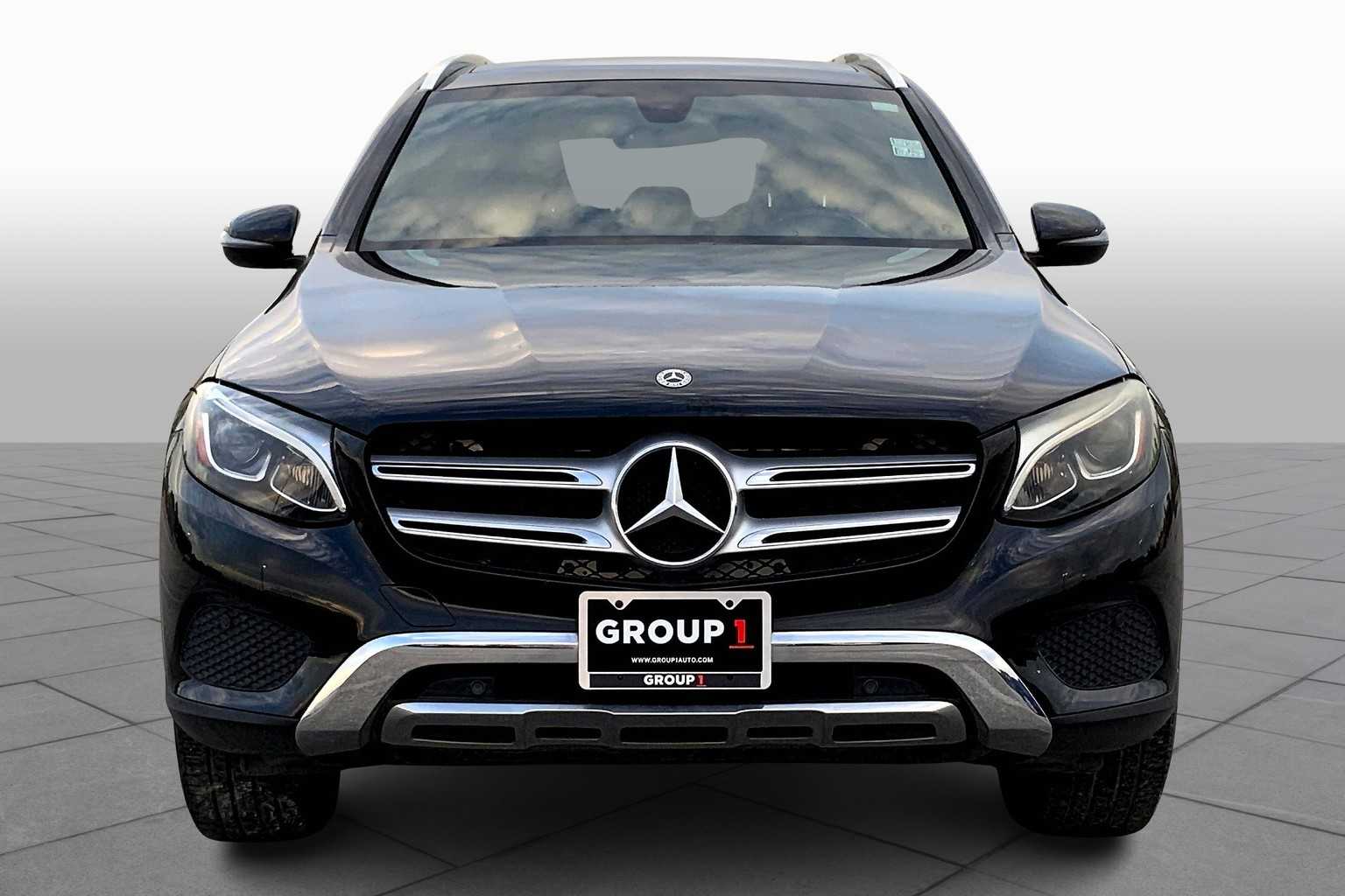 2018 Mercedes Benz GLC 300 photo 2