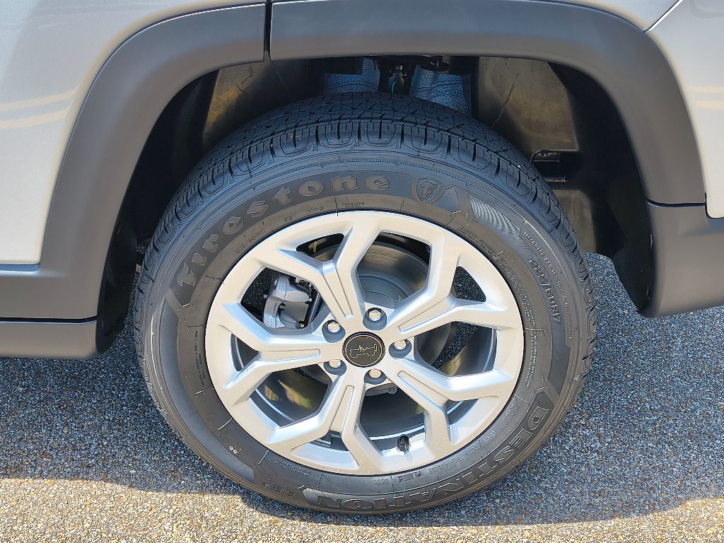 2025 Jeep Compass Latitude photo 4