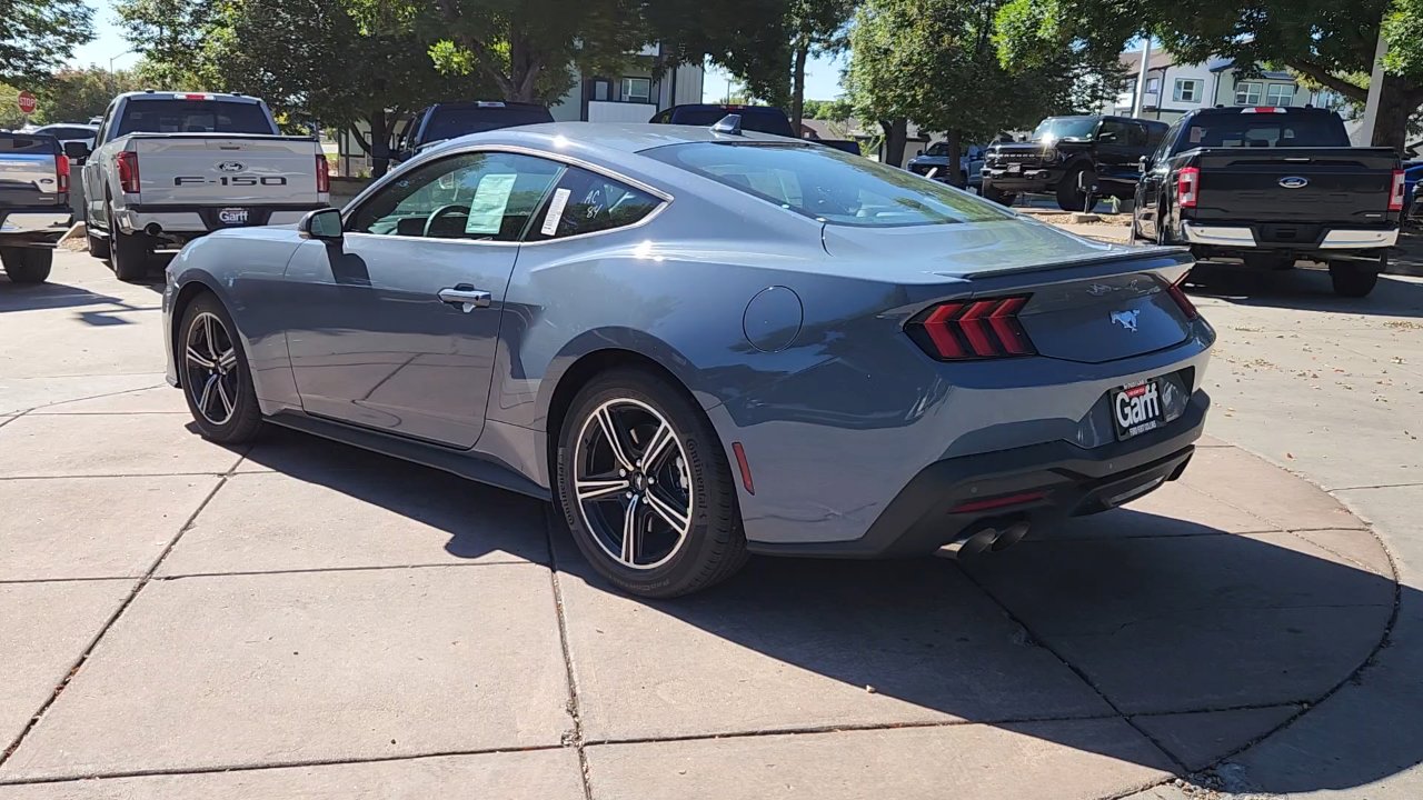 2025 Ford Mustang EcoBoost Premium photo 4