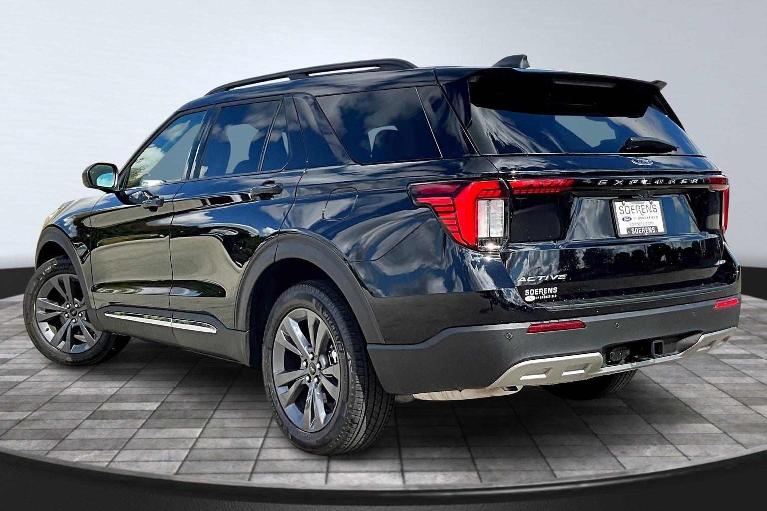 2025 Ford Explorer photo 4