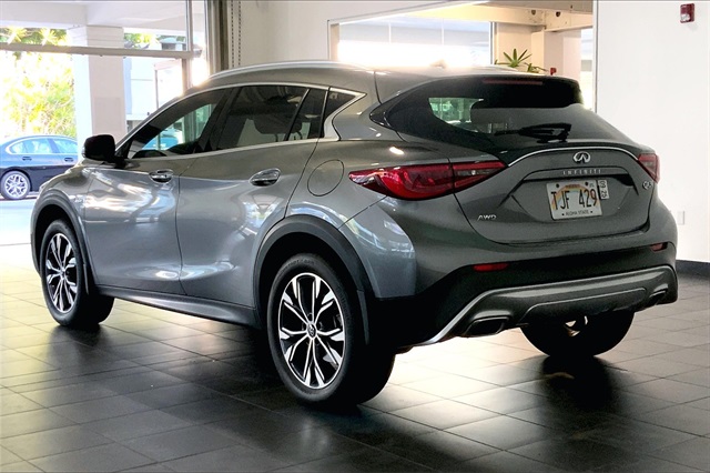 2018 Infiniti QX30 Premium photo 10