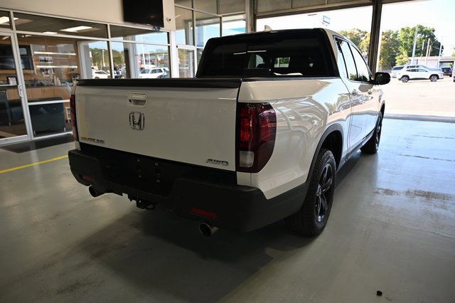 2023 Honda Ridgeline Black Edition photo 5