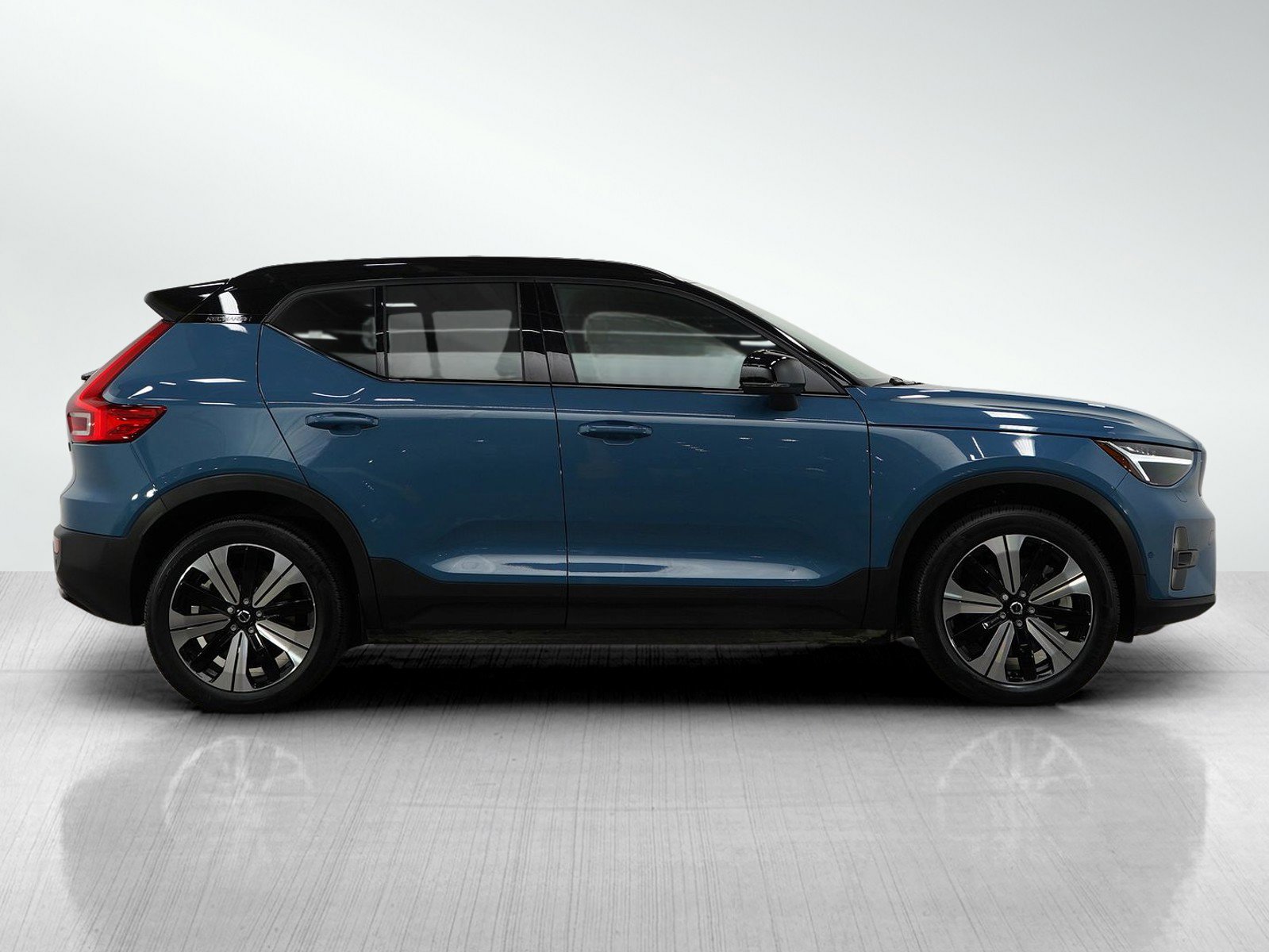 2023 Volvo XC40 Recharge Twin Plus photo 6