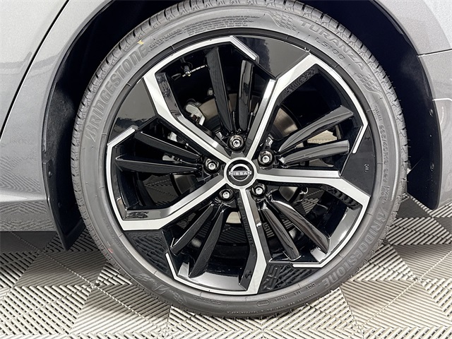 2025 Nissan Altima SR photo 3