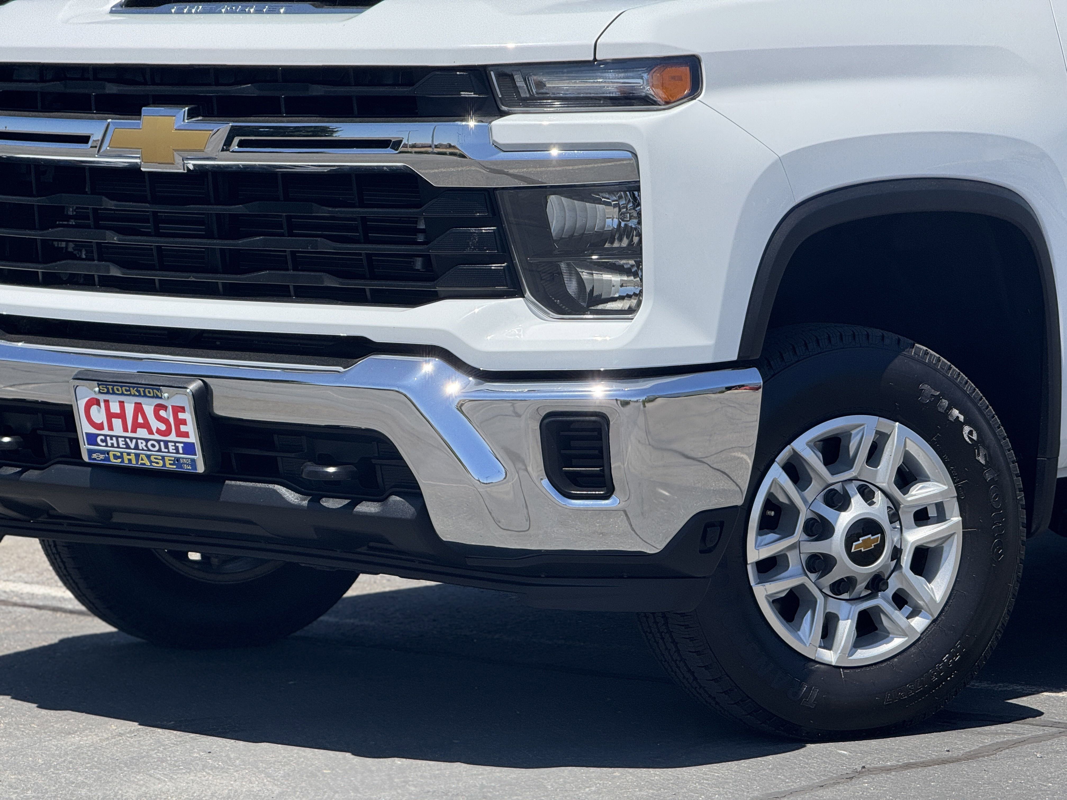 2024 Chevrolet Silverado 2500HD LT photo 3