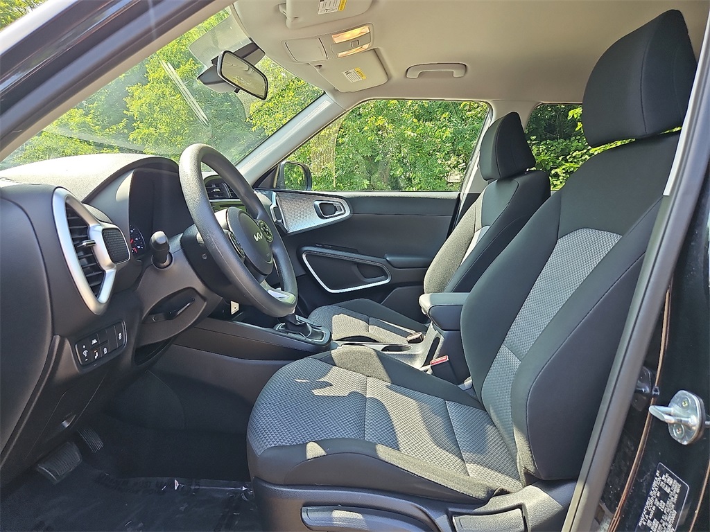 2022 Kia Soul LX photo 14