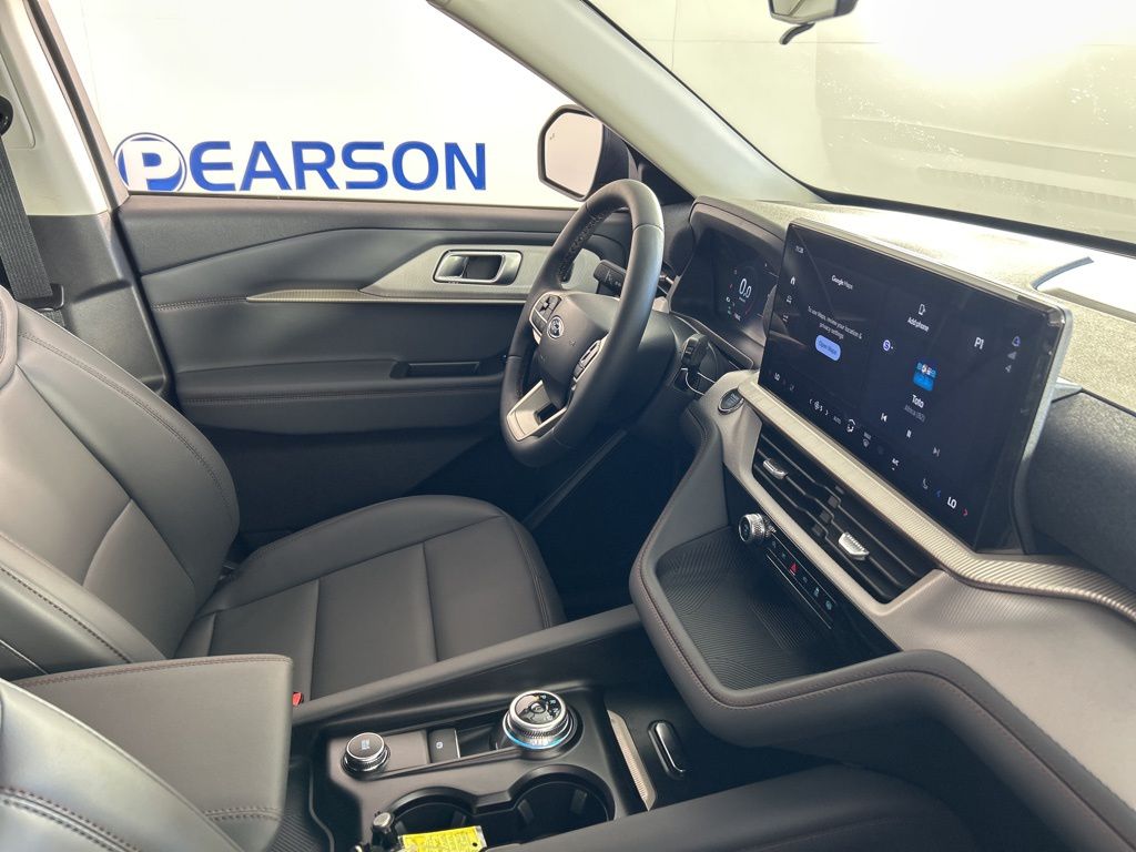 2025 Ford Explorer photo 22