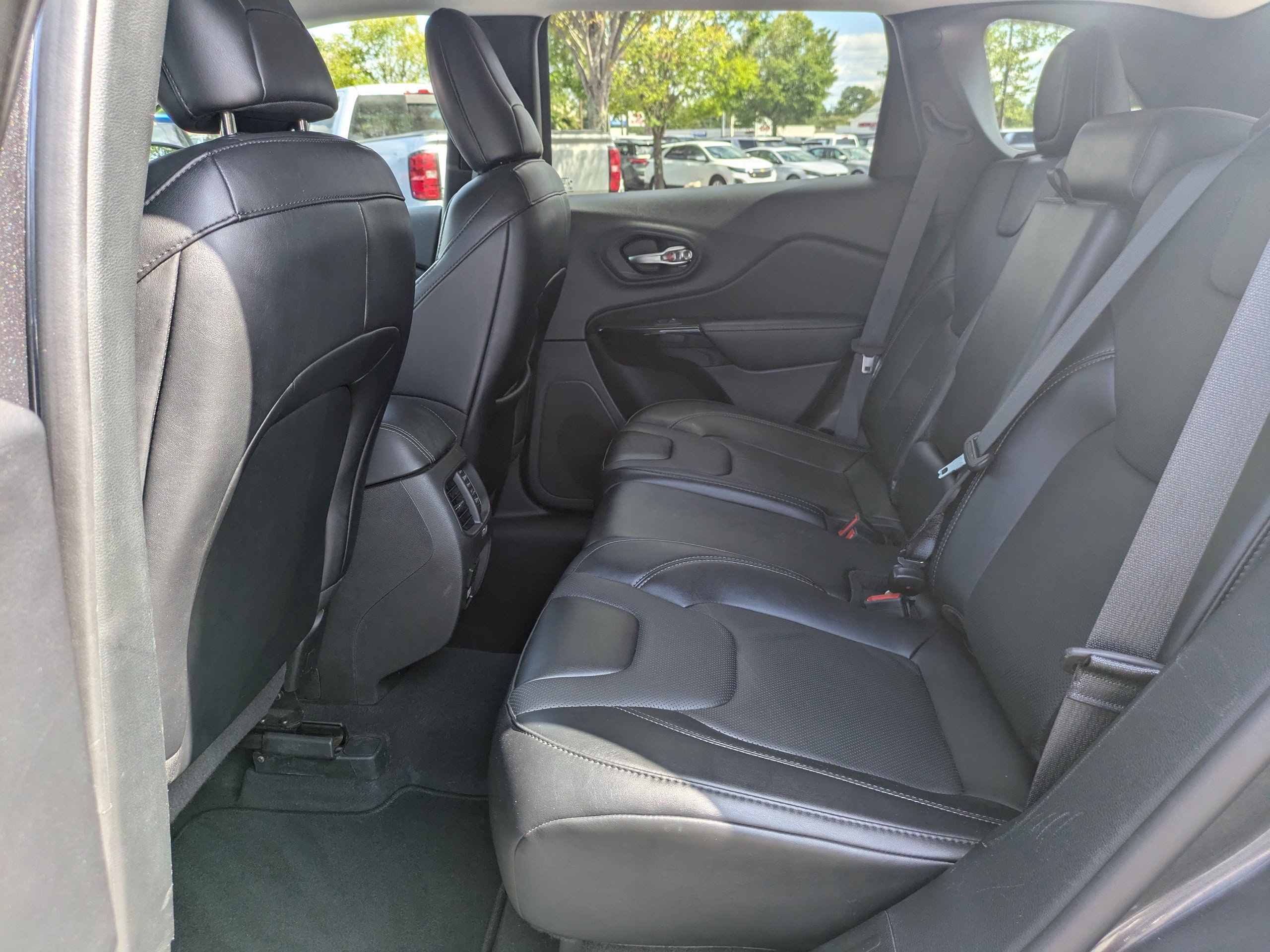 2023 Jeep Cherokee Altitude Lux photo 14