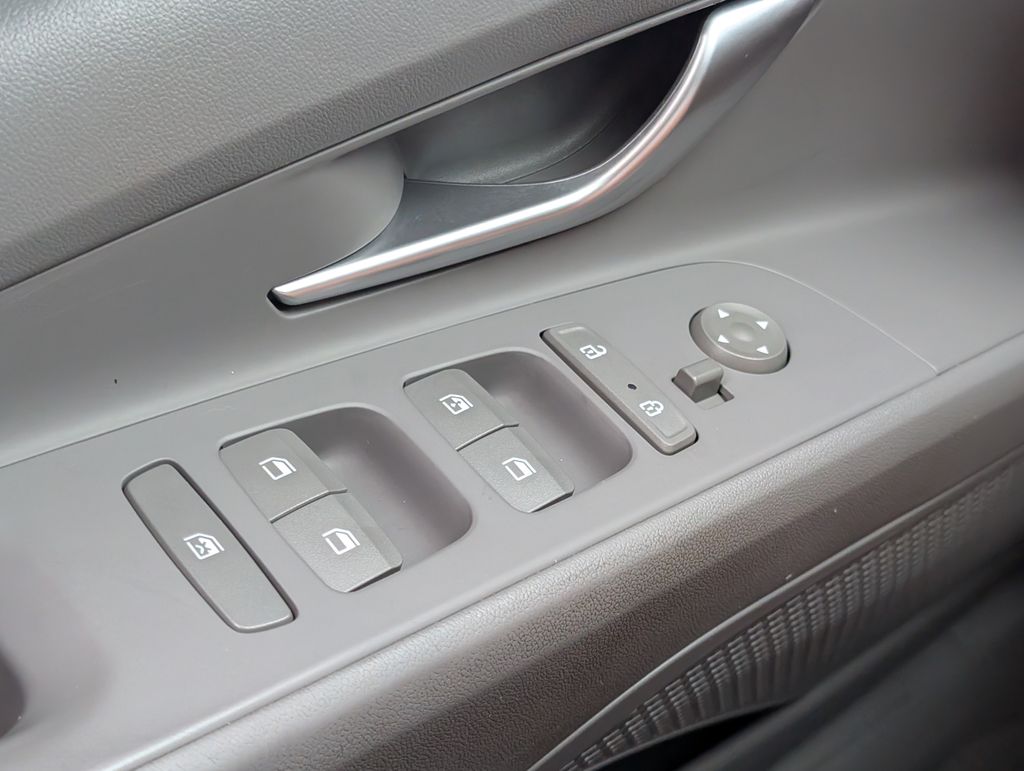 2022 Hyundai Elantra SEL photo 10