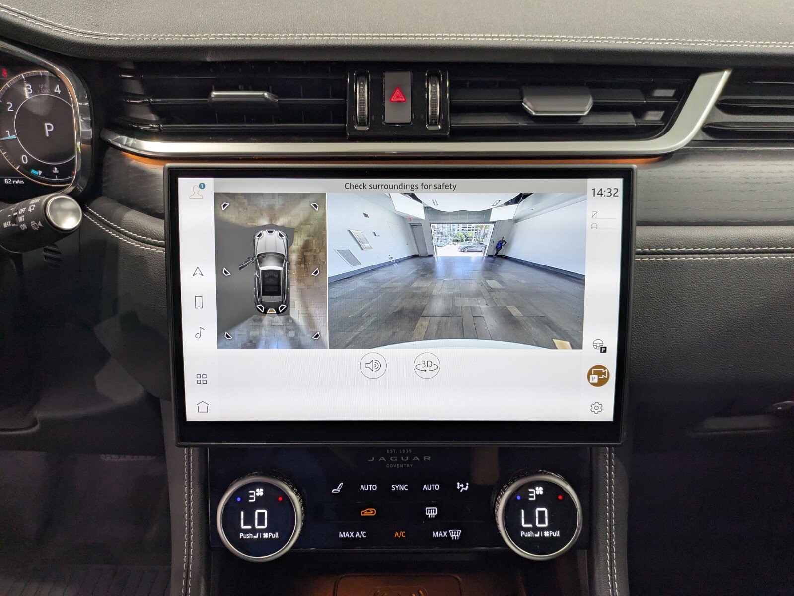 2026 Jaguar F-PACE P250 R-Dynamic S photo 16
