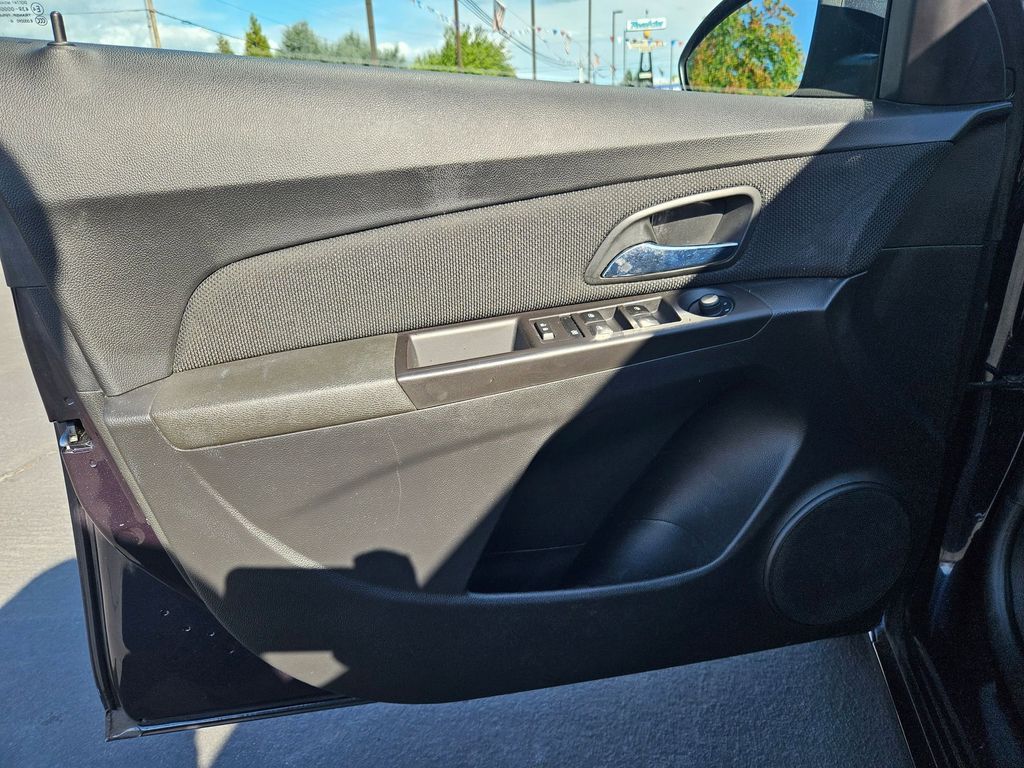 2015 Chevrolet Cruze LT photo 9
