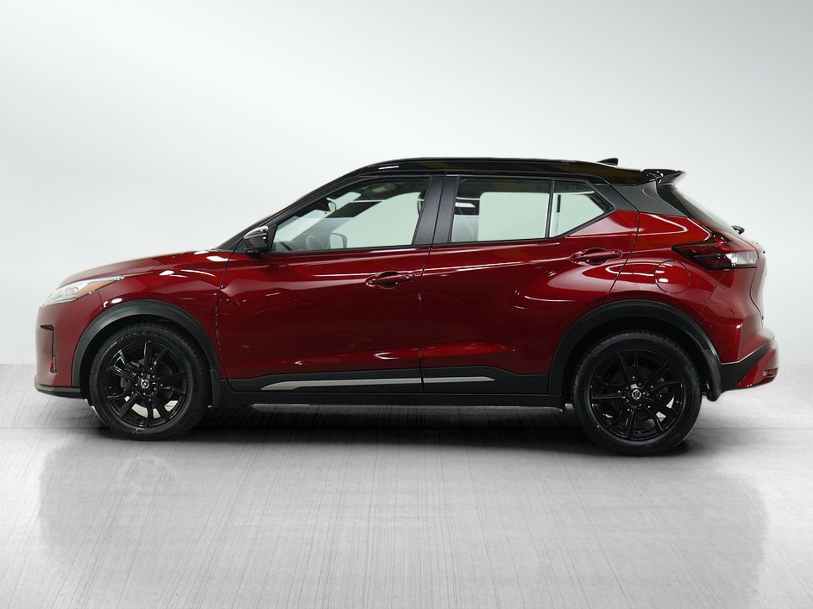 Used 2021 Nissan Kicks SR with VIN 3N1CP5DV2ML536715 for sale in Minneapolis, Minnesota