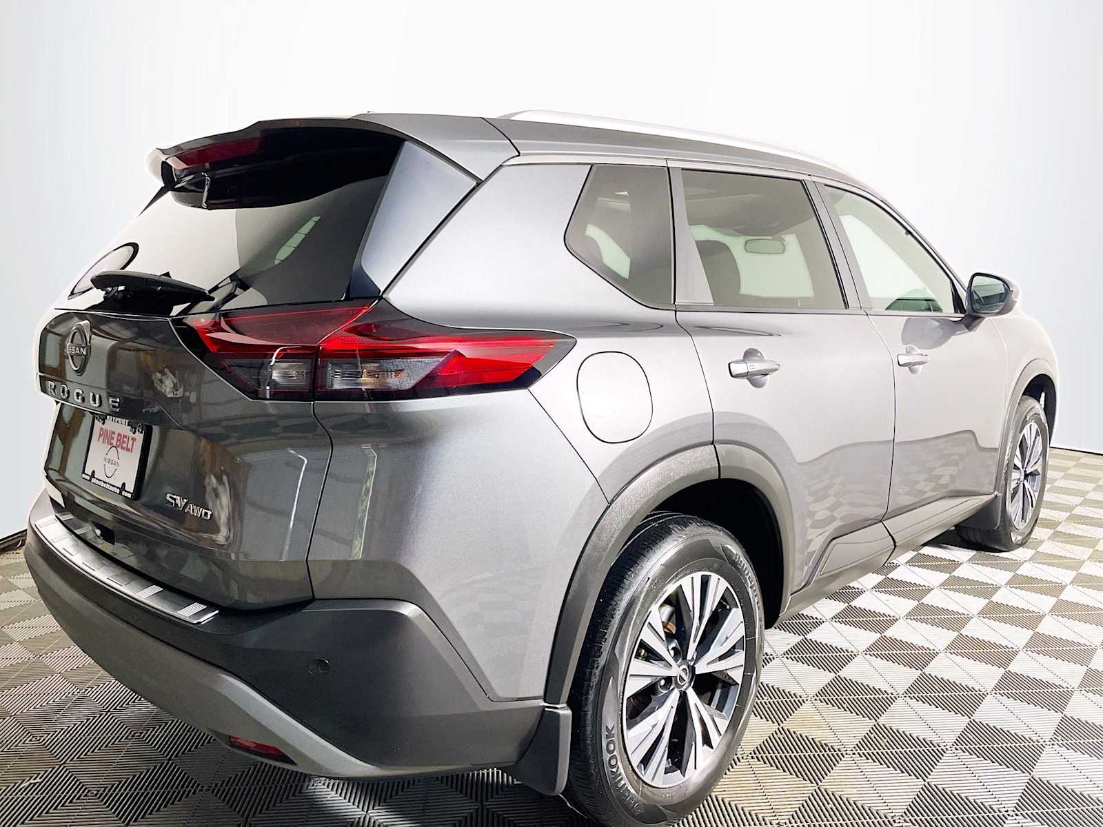 2023 Nissan Rogue SV photo 4