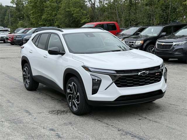2025 Chevrolet Trax photo 2