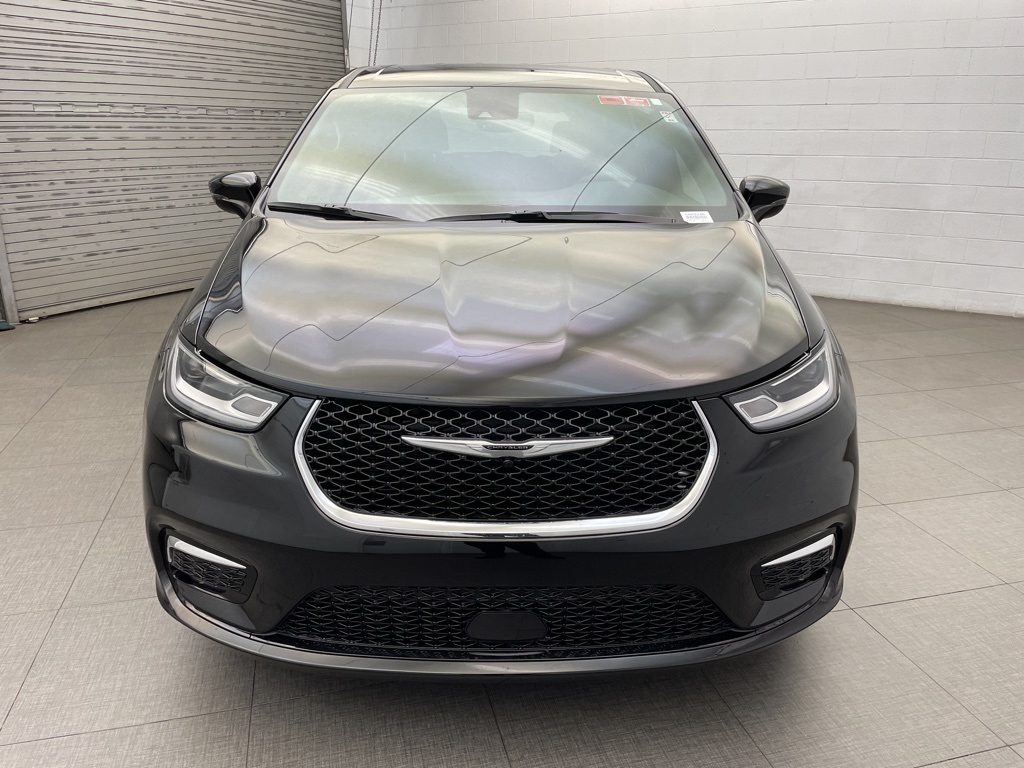 2026 Chrysler Pacifica photo 4