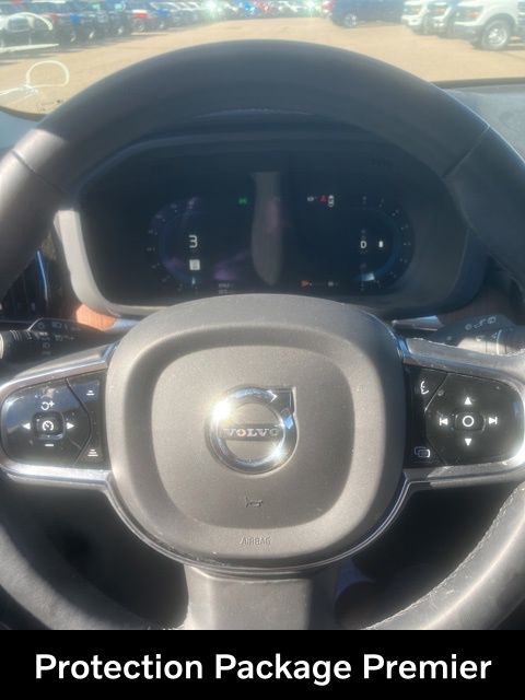 2023 Volvo XC60 Ultimate photo 4