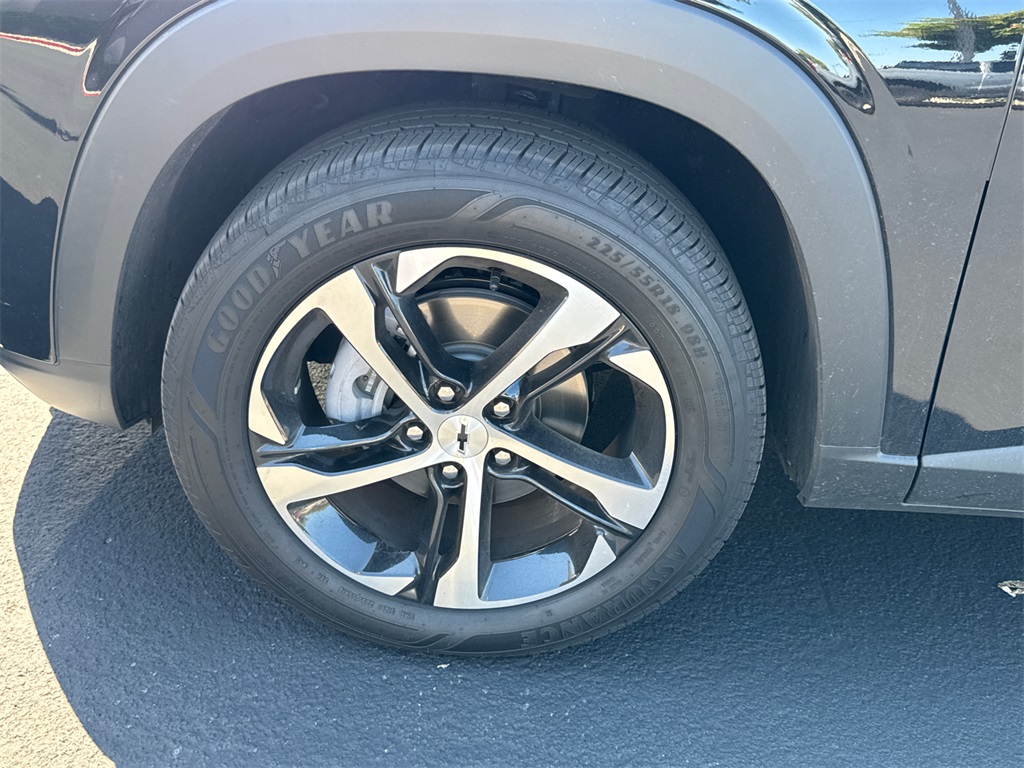 2025 Chevrolet Trax photo 3