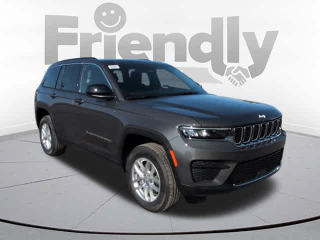 2025 Jeep Grand Cherokee Laredo X photo 3