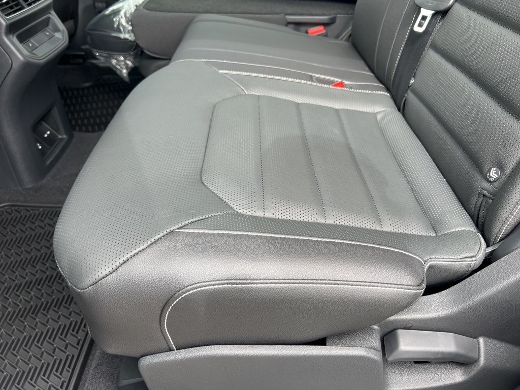2026 Volkswagen Atlas Cross Sport SEL R-Line photo 14