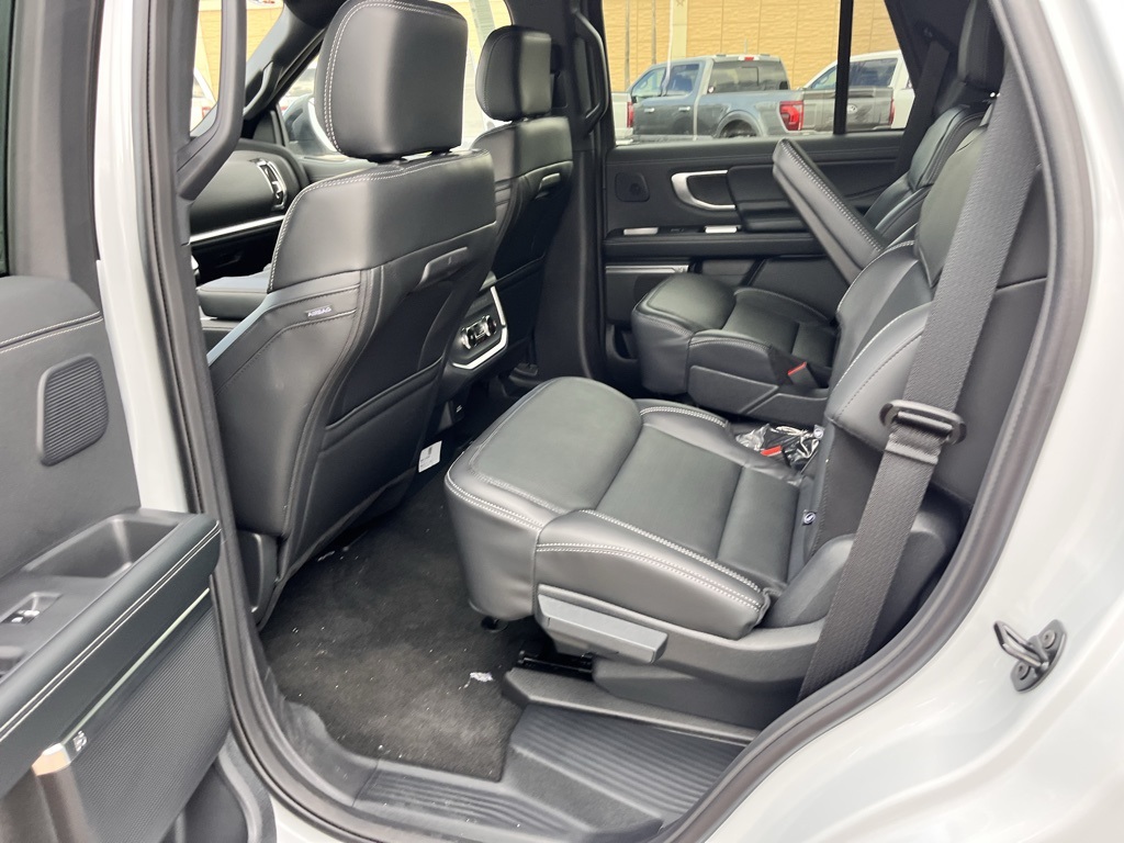 2025 Ford Expedition Platinum photo 17