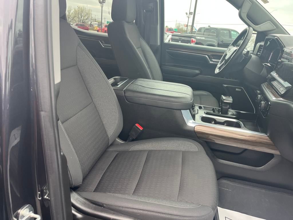 2024 Chevrolet Silverado 1500 RST photo 26