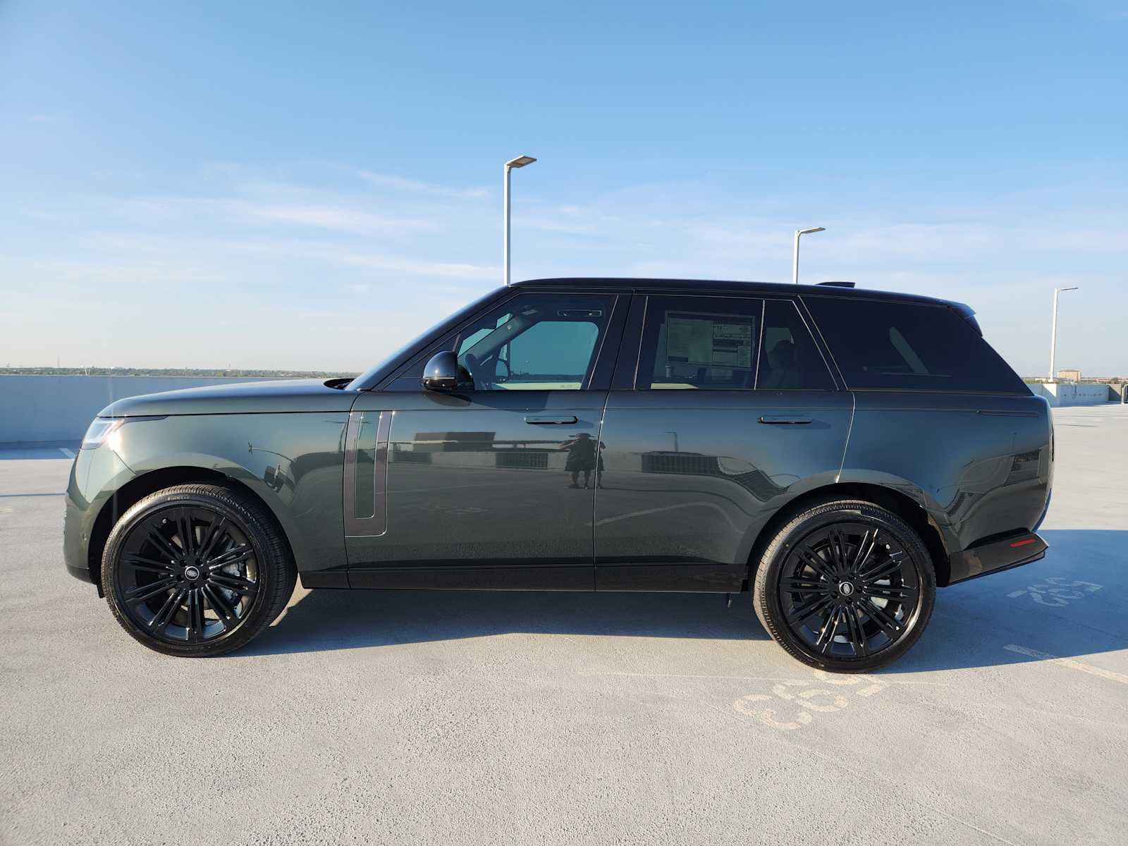 2025 Land Rover Range Rover SE photo 4
