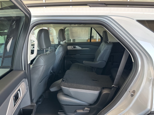 2025 Ford Explorer photo 32