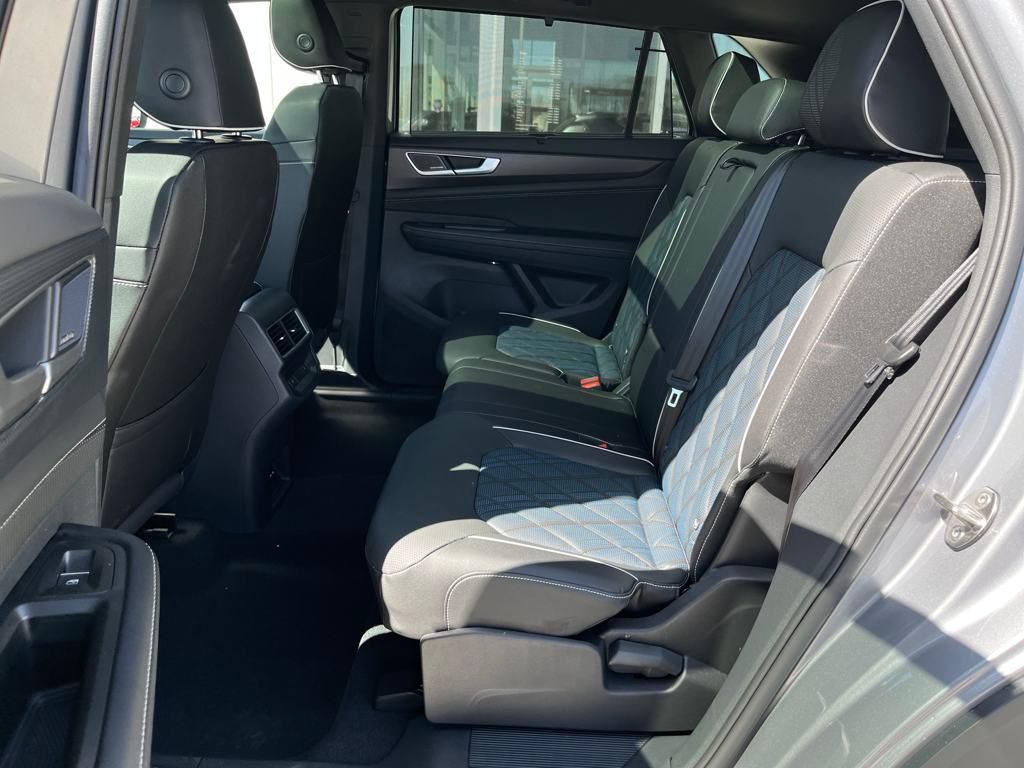 2025 Volkswagen Atlas Cross Sport SEL Premium R-Line photo 41