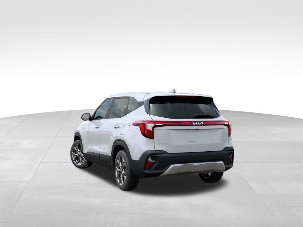 2026 Kia Seltos LX photo 3