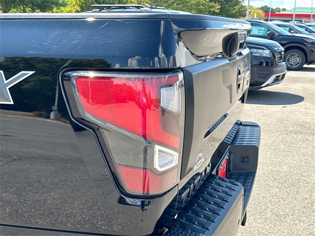 2021 Nissan Titan PRO-4X photo 11