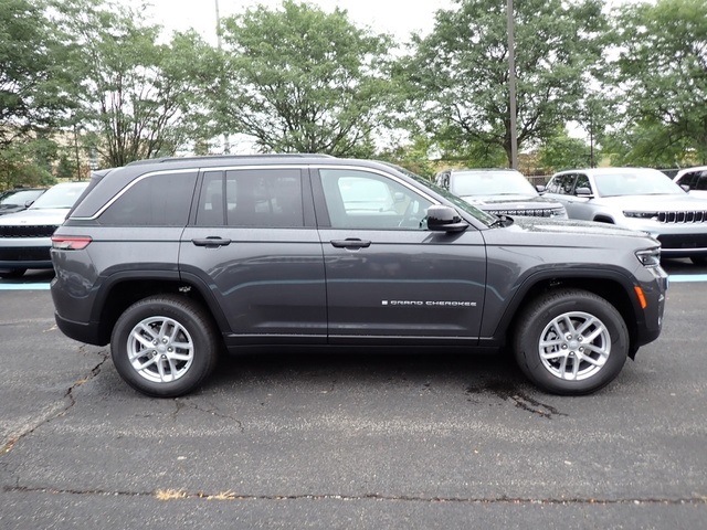 2025 Jeep Grand Cherokee Laredo X photo 6