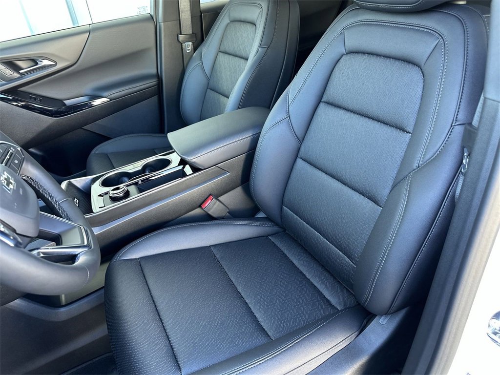 2026 Chevrolet Equinox LT photo 17