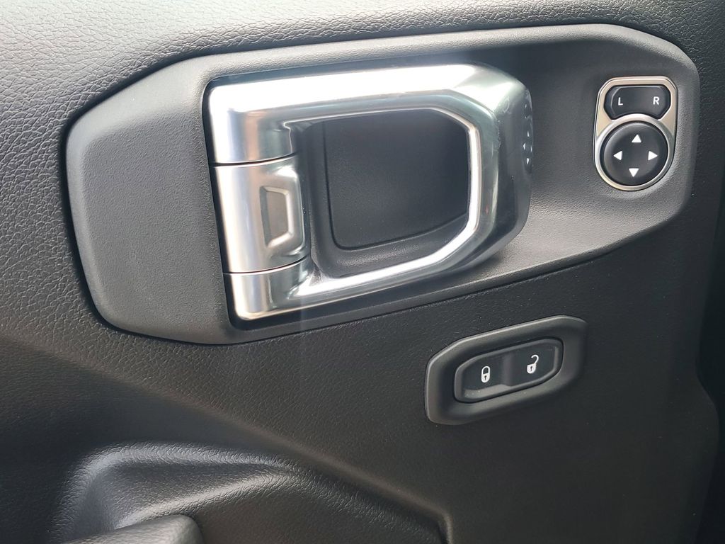 2025 Jeep Wrangler photo 43
