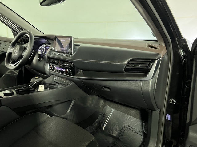 2022 Nissan Rogue SV photo 26