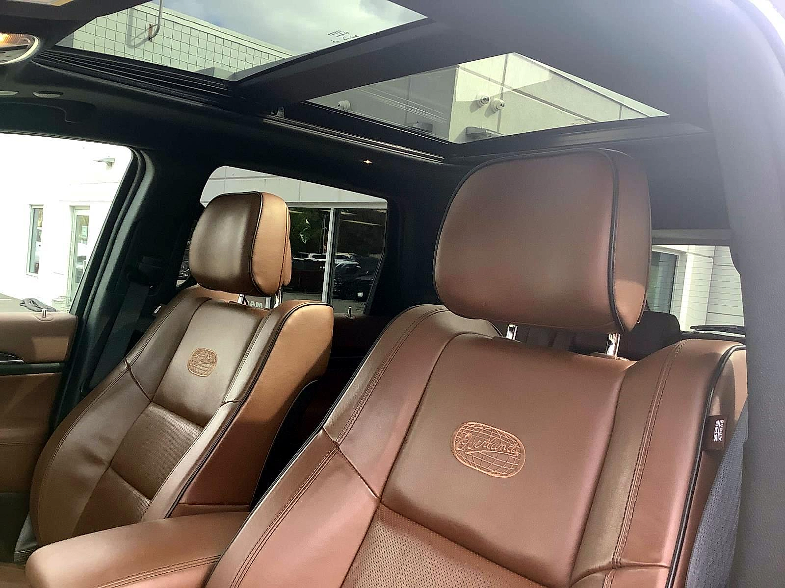 2021 Jeep Grand Cherokee Overland photo 3