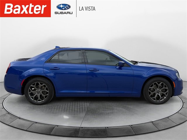 2018 Chrysler 300 photo 8