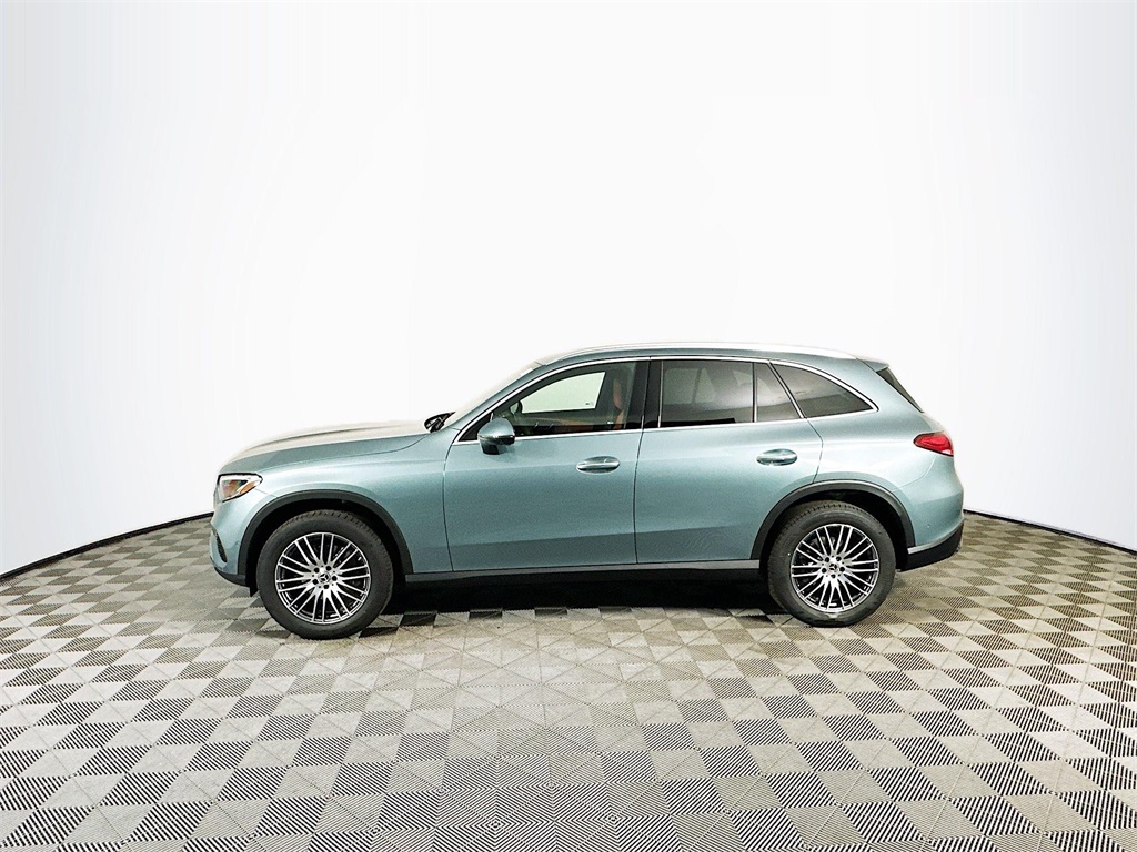 2026 Mercedes Benz GLC 300 4MATIC photo 2