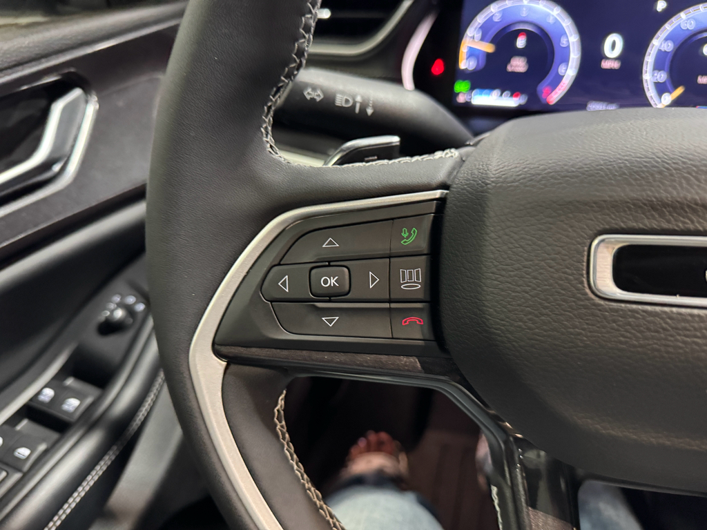 2023 Jeep Grand Cherokee Laredo Altitude photo 28
